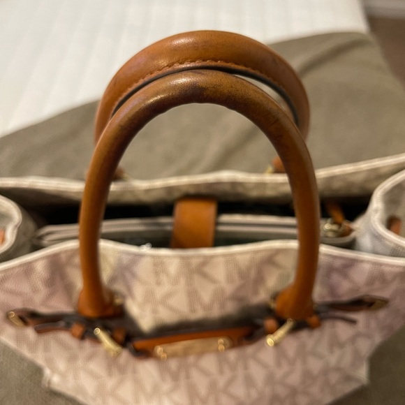 Michael Kors large purse - Picture 12 of 15